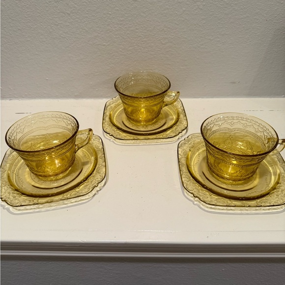 Vintage 1930s Patrician Spoke Amber Federal Glass Cups w/Plates (Selling as set) - Picture 3 of 12